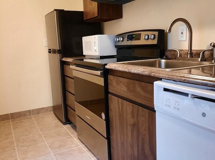 فندق Rivertree Inn & Suites