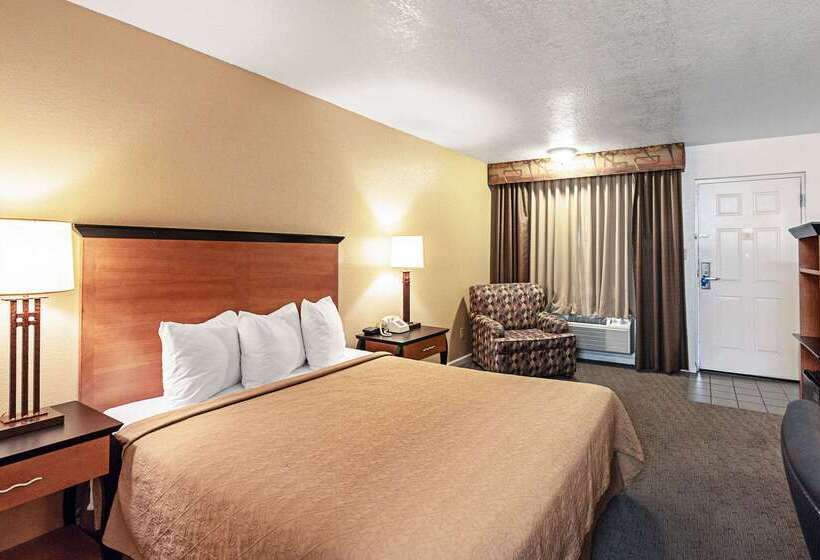 هتل Rodeway Inn At Nevada State Capitol