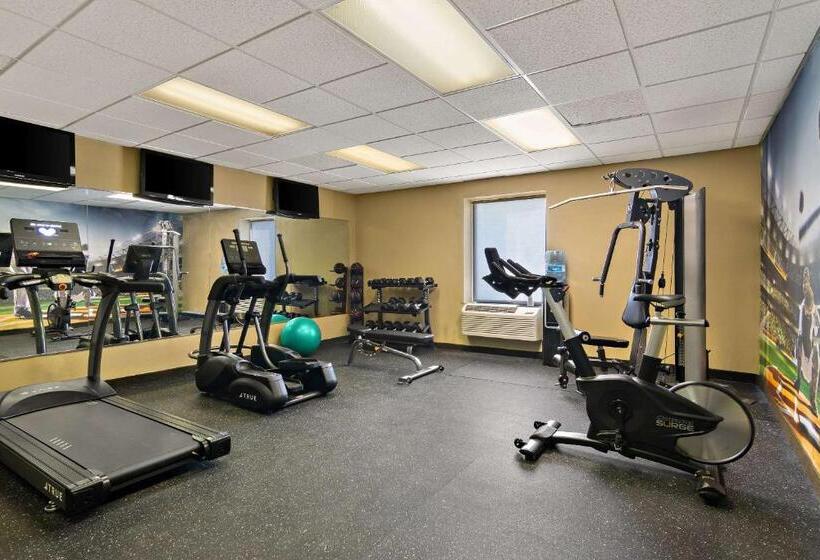 هتل Clarion Pointe Bloomington Normal Near I 55 And University