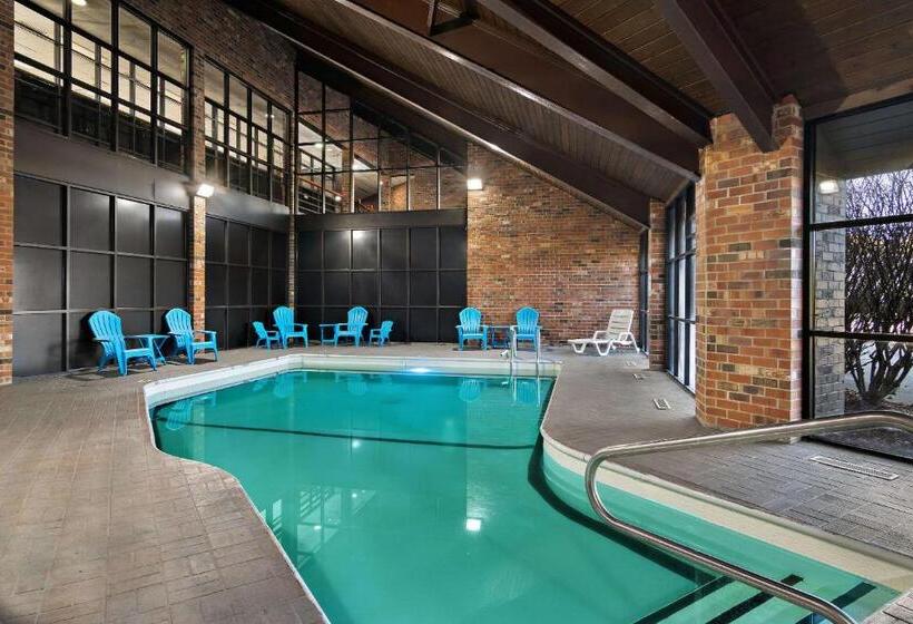 هتل Clarion Pointe Bloomington Normal Near I 55 And University