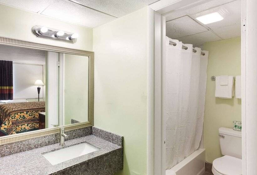 هتل Rodeway Inn