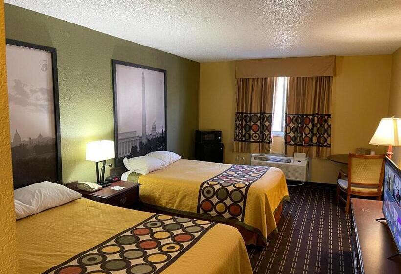 هتل Super 8 By Wyndham Hancock Md