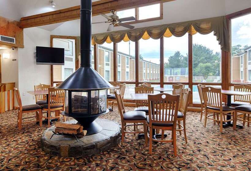 בית מלון כפרי Deluxe Inn Wytheville