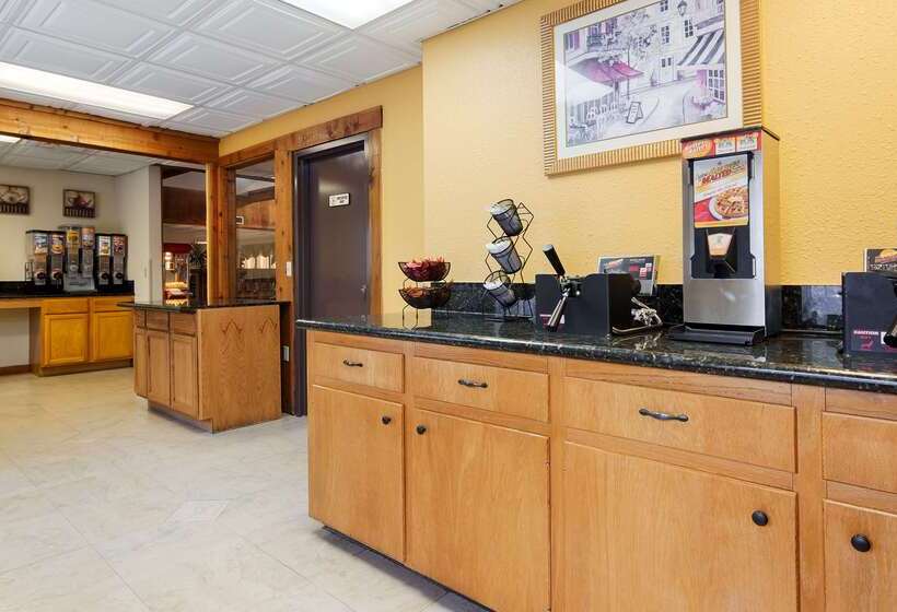 בית מלון כפרי Deluxe Inn Wytheville