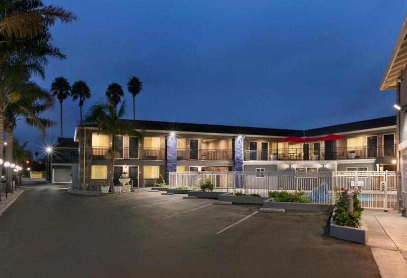 هتل Torch Lite Inn At The Beach Boardwalk