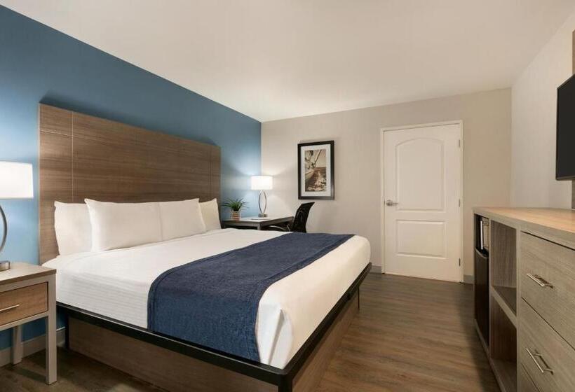 هتل Torch Lite Inn At The Beach Boardwalk