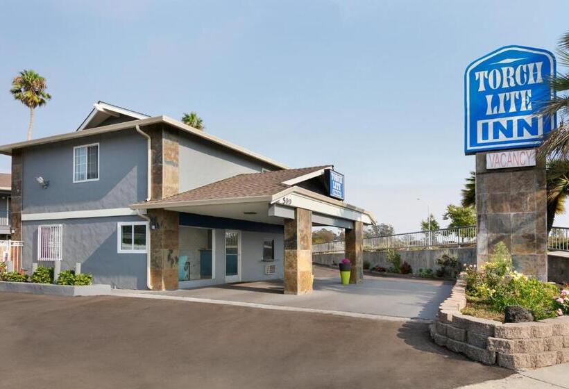 هتل Torch Lite Inn At The Beach Boardwalk