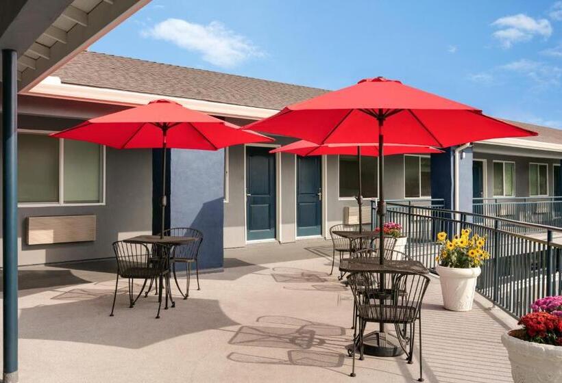 هتل Torch Lite Inn At The Beach Boardwalk