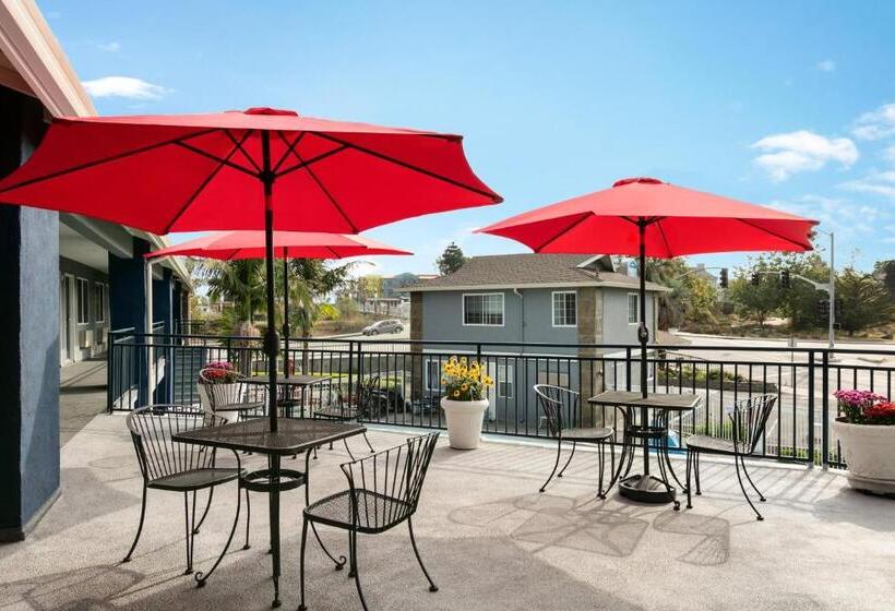 هتل Torch Lite Inn At The Beach Boardwalk