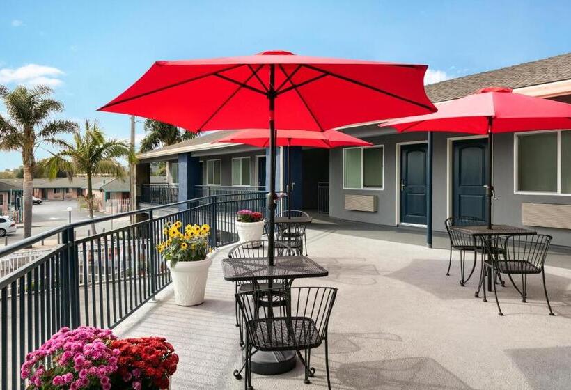 هتل Torch Lite Inn At The Beach Boardwalk