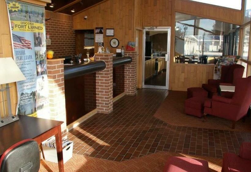 فندق Townsman Inn Larned