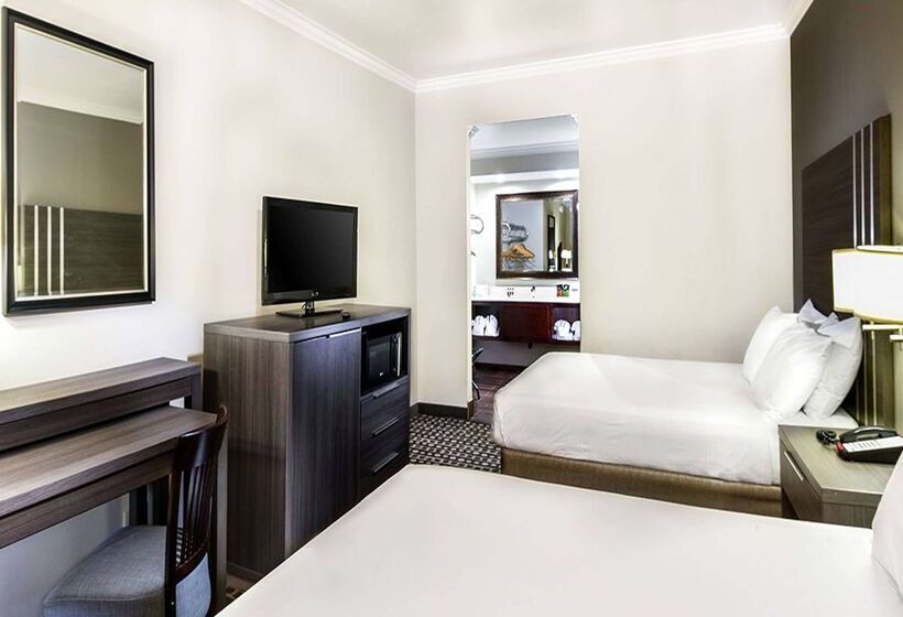 בית מלון כפרי Travelodge By Wyndham Commerce Los Angeles Area