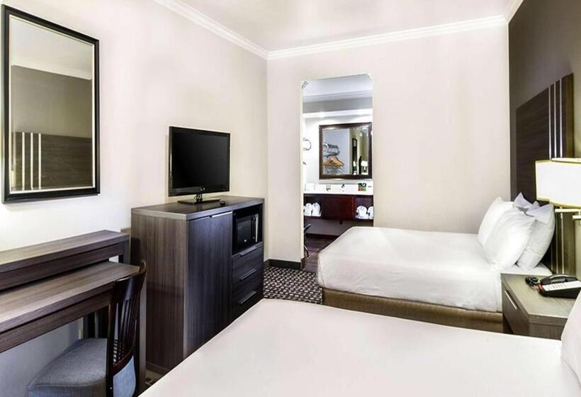 בית מלון כפרי Travelodge By Wyndham Commerce Los Angeles Area