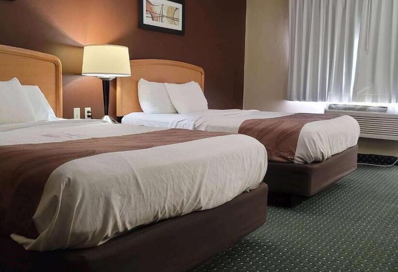 هتل Travelodge By Wyndham Fargo