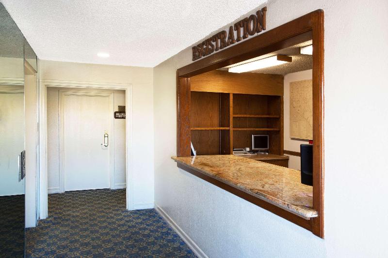 فندق Travelodge By Wyndham Ocean Front