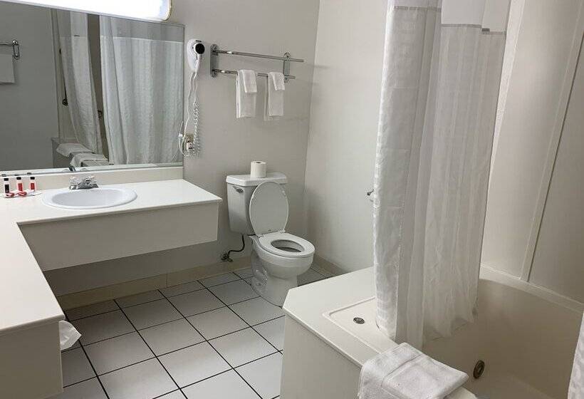 هتل Travelodge By Wyndham Rapid City