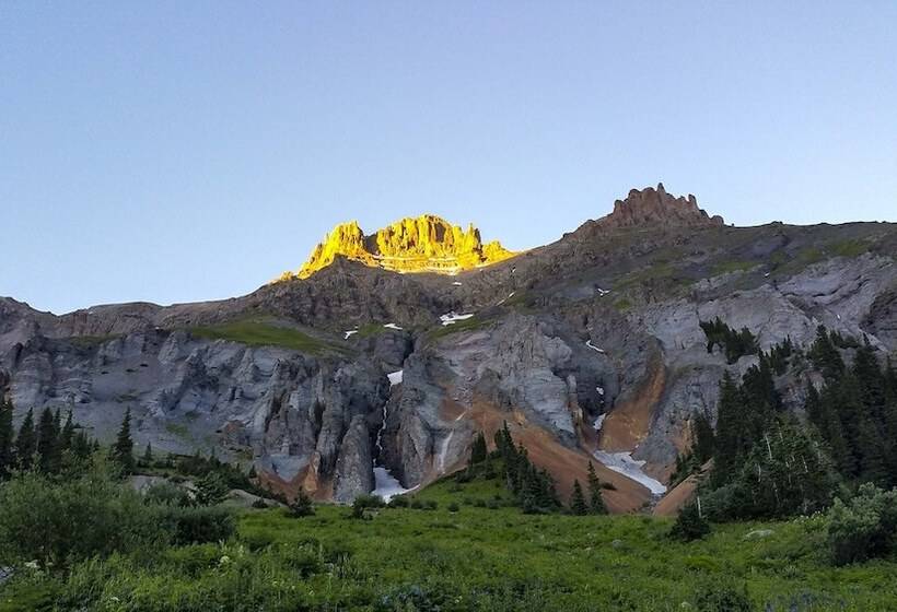 هتل Twin Peaks Lodge & Hot Springs