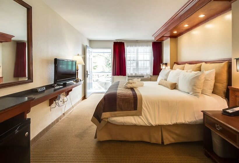 هتل Twin Peaks Lodge & Hot Springs
