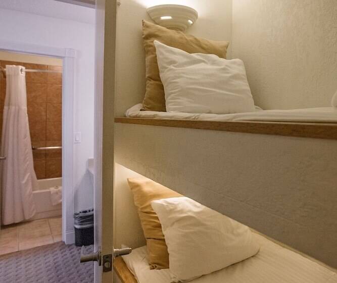 هتل Twin Peaks Lodge & Hot Springs