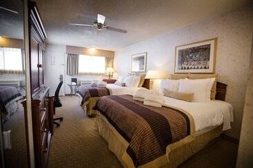 هتل Twin Peaks Lodge & Hot Springs
