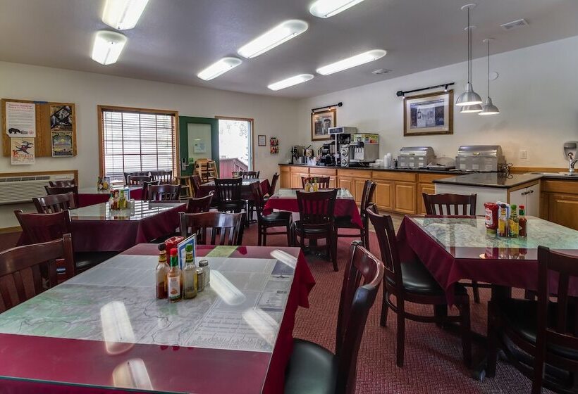 هتل Twin Peaks Lodge & Hot Springs