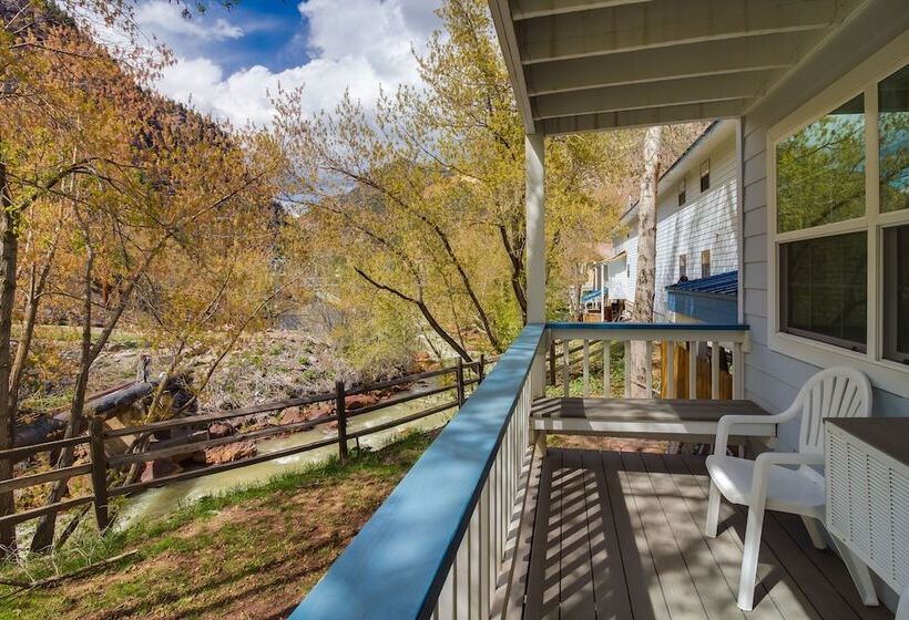 هتل Twin Peaks Lodge & Hot Springs