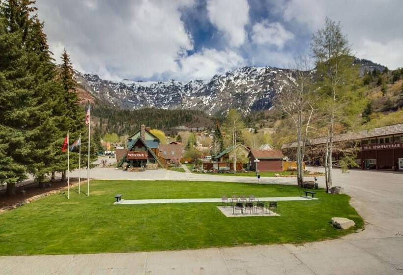 هتل Twin Peaks Lodge & Hot Springs
