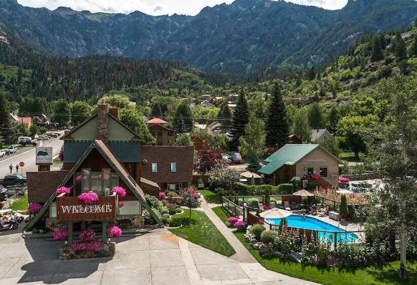 هتل Twin Peaks Lodge & Hot Springs