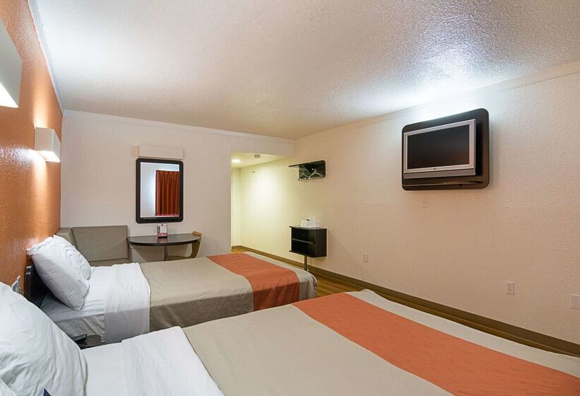 Motel 6 Tampa, Fl Fairgrounds