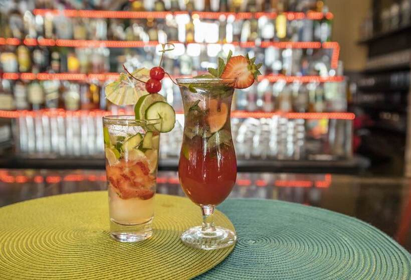 منتجع Catalina Hotel & Beach Club