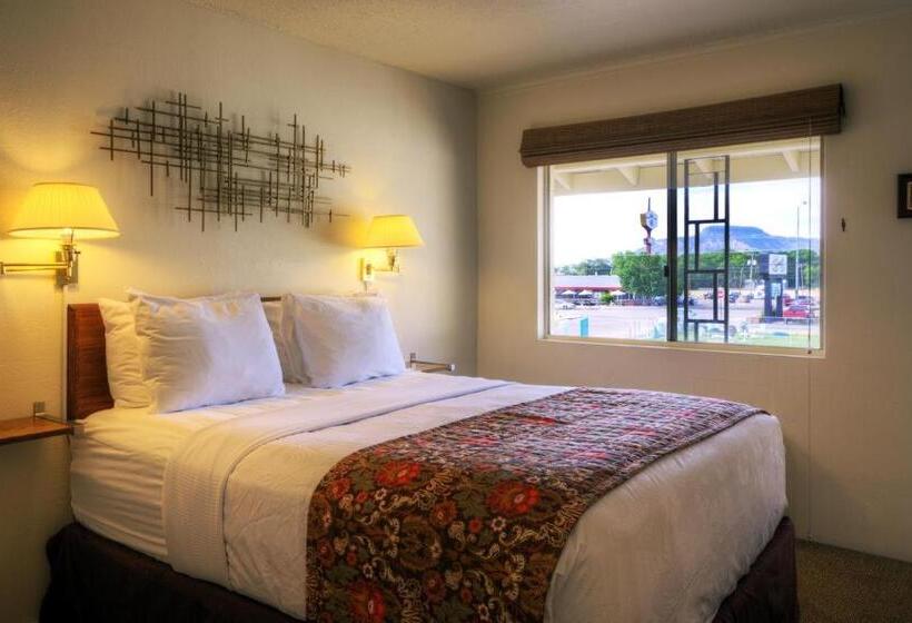 Roadrunner Lodge Motel
