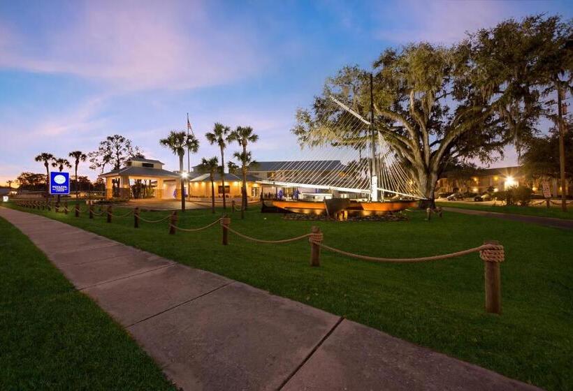 אתר נופש Paddletail Waterfront Lodge, Trademark Collection By Wyndham