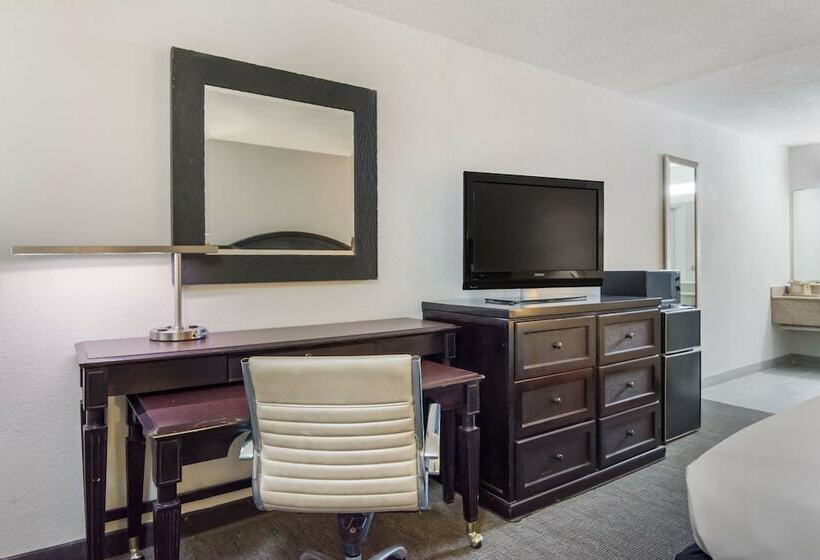 هتل Rodeway Inn