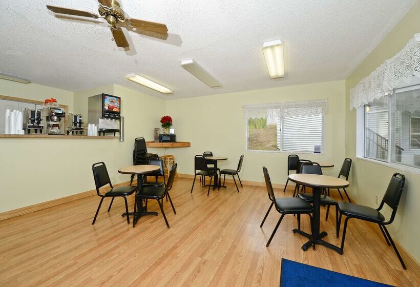 בית מלון כפרי Americas Best Value Inn Saint Ignace