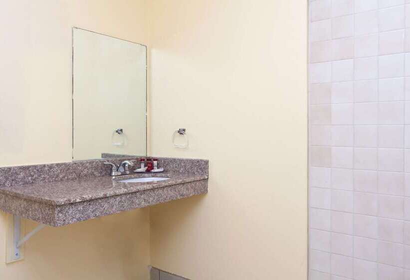Отель Americas Best Value Inn & Suites Bakersfield Central