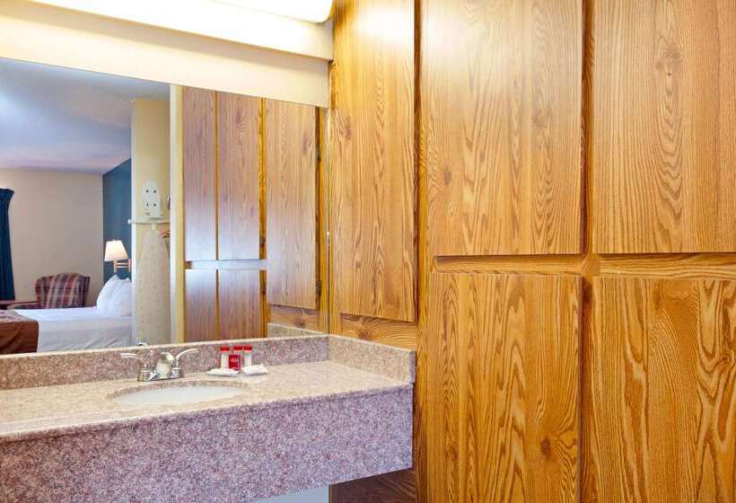 Отель Americas Best Value Inn & Suites Bakersfield Central