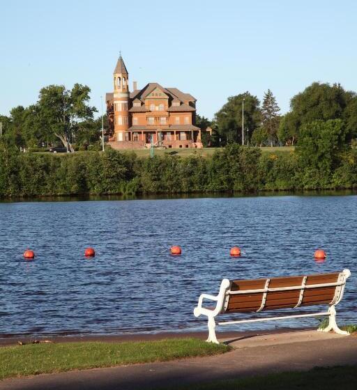 هتل Barkers Island Inn Resort & Conference Center