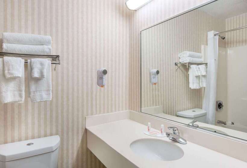 בית מלון כפרי Baymont By Wyndham Bartonsville Poconos
