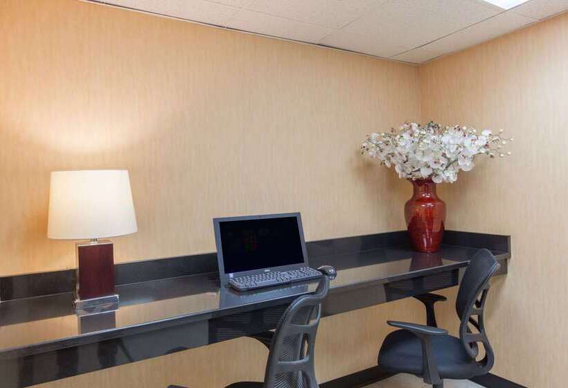 בית מלון כפרי Baymont By Wyndham Bartonsville Poconos