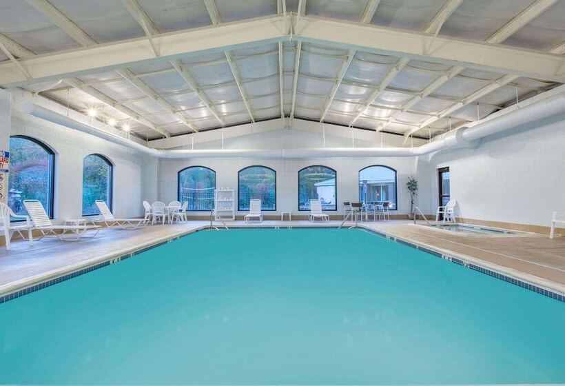 هتل Baymont By Wyndham Bartonsville Poconos