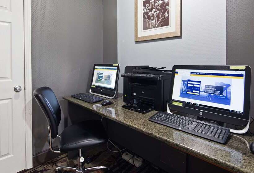 هتل Best Western Inn At The Rochester Airport