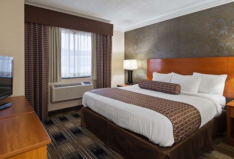 هتل Best Western Inn At The Rochester Airport