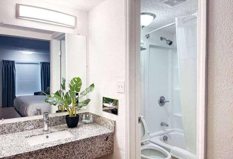 هتل Ramada By Wyndham Lumberton