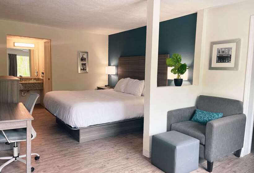 هتل Ramada By Wyndham Lumberton