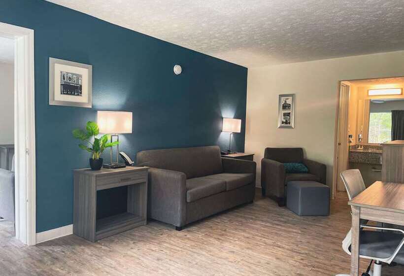 هتل Ramada By Wyndham Lumberton