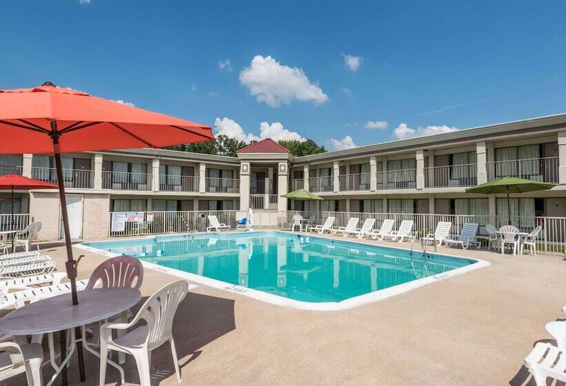 هتل Ramada By Wyndham Lumberton
