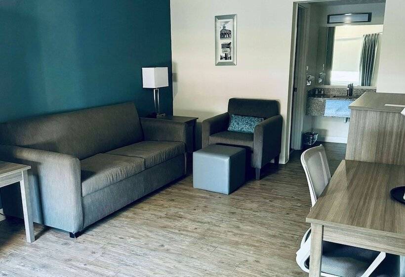 هتل Ramada By Wyndham Lumberton