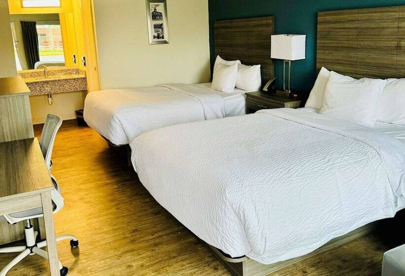 هتل Ramada By Wyndham Lumberton