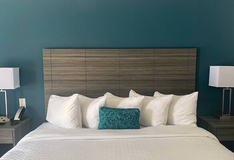 هتل Ramada By Wyndham Lumberton