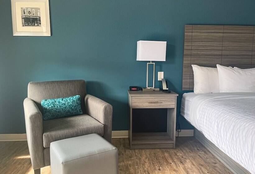 هتل Ramada By Wyndham Lumberton